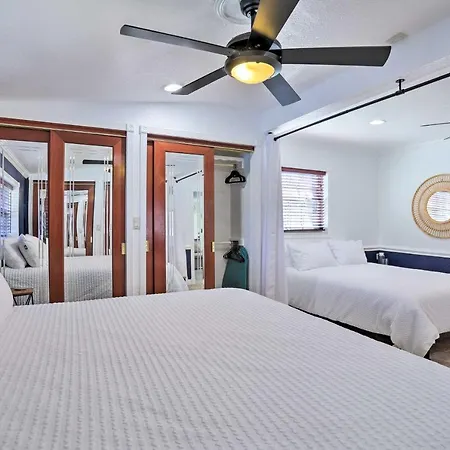 Modern Seminole Home With Patio, 3 Mi To Beach!